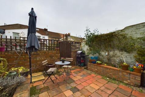 CAM01530G0-PR0227-STILL019.jpg