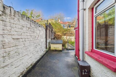 CAM01576G0-PR0226-STILL016.jpg