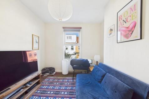 CAM01576G0-PR0243-STILL021.jpg