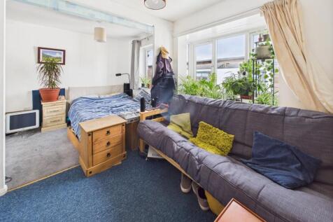 CAM01530G0-PR0262-STILL007.jpg