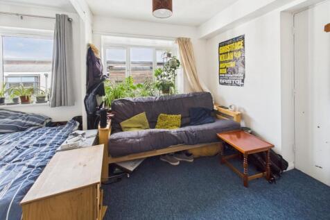 CAM01530G0-PR0262-STILL006.jpg