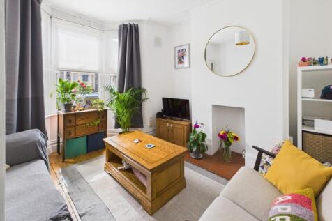 CAM01576G0-PR0268-STILL006.jpg