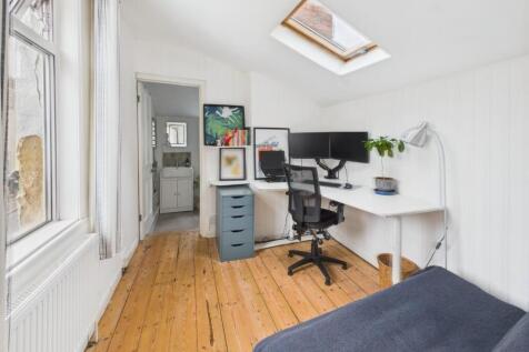 CAM01530G0-PR0285-STILL029.jpg