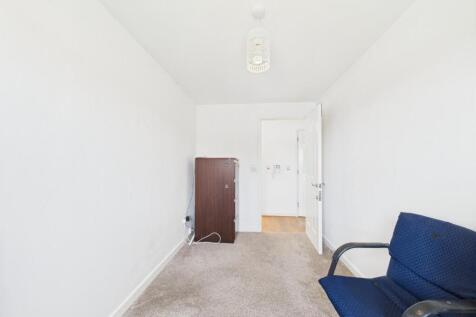 CAM01576G0-PR0279-STILL016.jpg