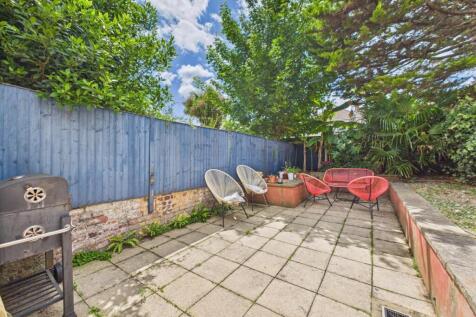 CAM01530G0-PR0288-STILL014.jpg