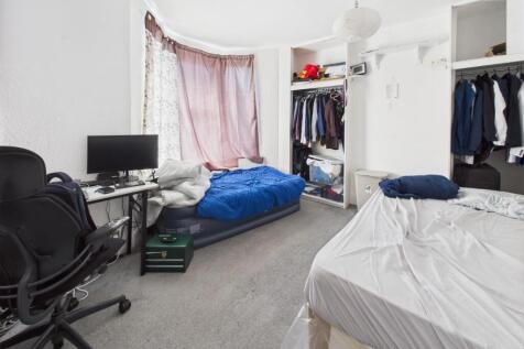 CAM01576G0-PR0277-STILL010.jpg