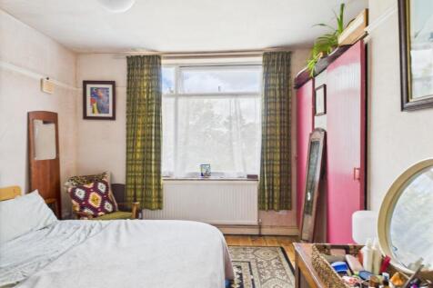 CAM01530G0-PR0299-STILL025.jpg