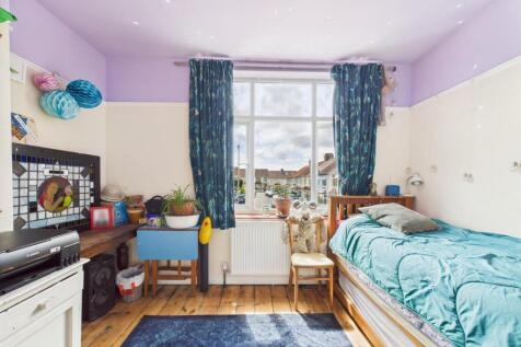 CAM01530G0-PR0299-STILL022.jpg