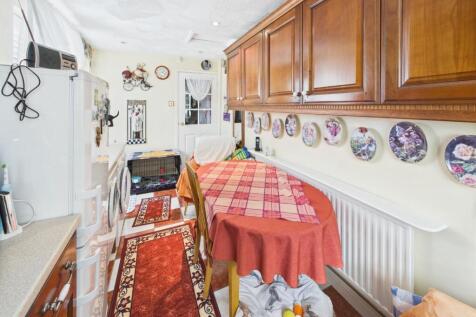 CAM01530G0-PR0306-STILL024.jpg
