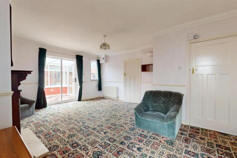 Lounge/Dining Area