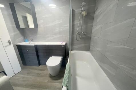 Modern fitted bathro