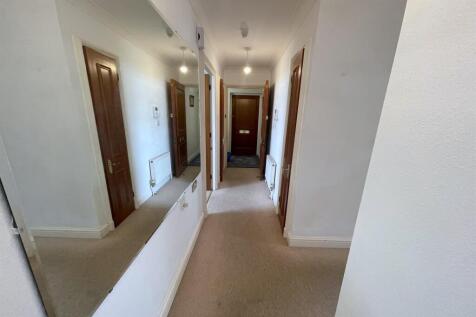 Mirrored hallways 