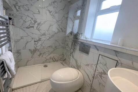 Ensuite shower room