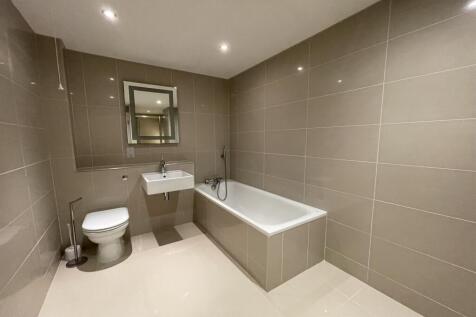 Family&#43;bathoom&#43;with&#43;