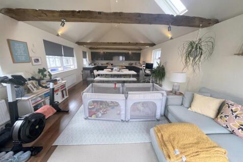 Fully open plan loun