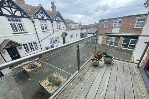 Balcony off the sitt