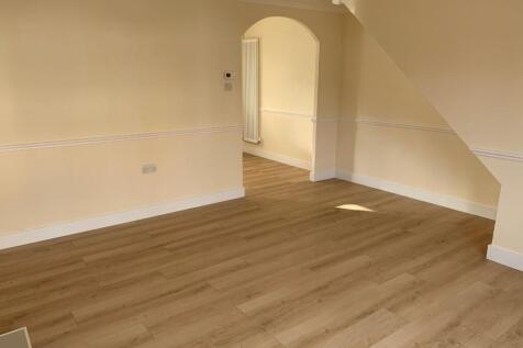Lounge to kitchen
