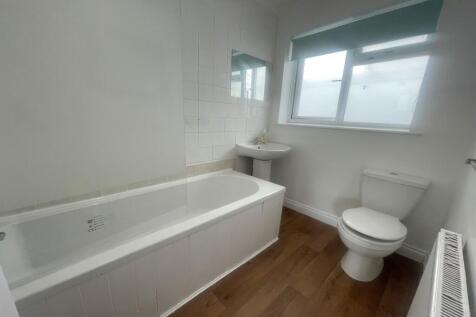 Bathroom D/S with sh