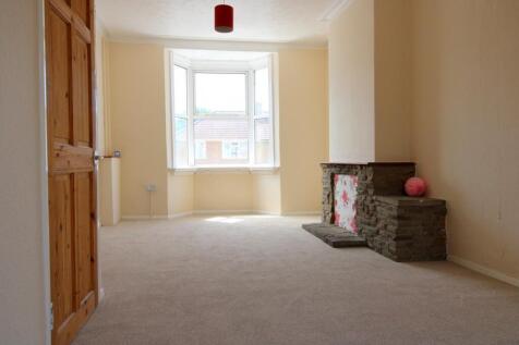 Spacious lounge thro