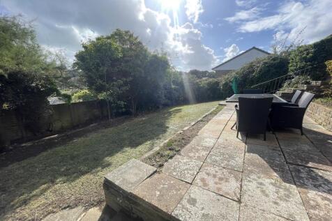 Elevated sunny garde