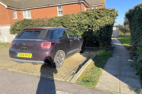 Parking space and en