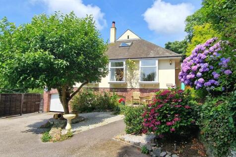 Three Bedroom Detached House for sale