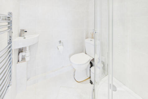 ENSUITE SHOWER ROOM