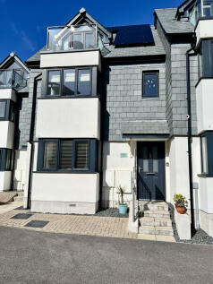 3 Bedroom Mid Terraced House for Sale