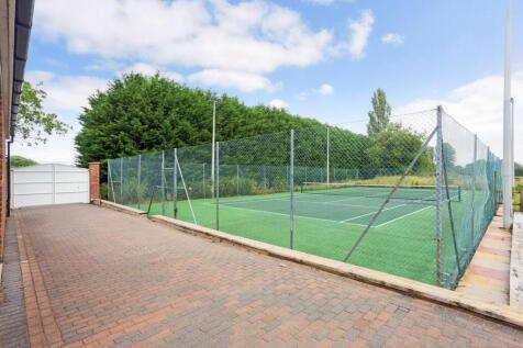 tenniscourt