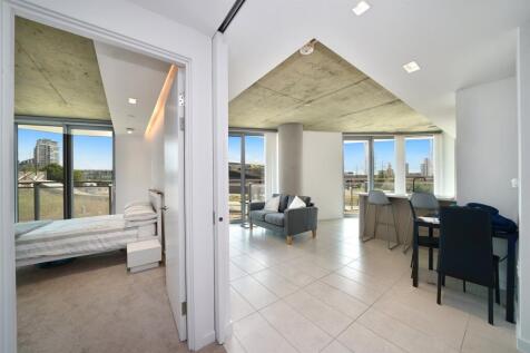 Living Area/Bedroom