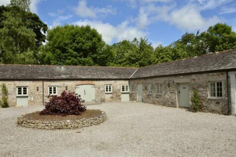 Courtyard with garage &amp; games room
