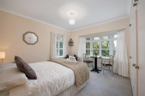 The Bungalow Bed 1