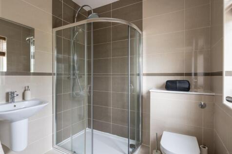 Bedroom 2 en suite