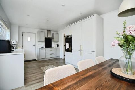 c6a96b45-Dining 20Kitchen2.JPG