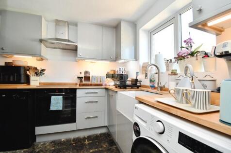 d5885a3c-Kitchen.JPG