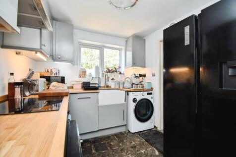 92017576-Kitchen2.JPG