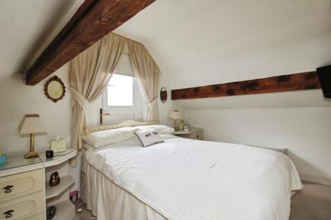 pbox-bedroom-325576.JPG