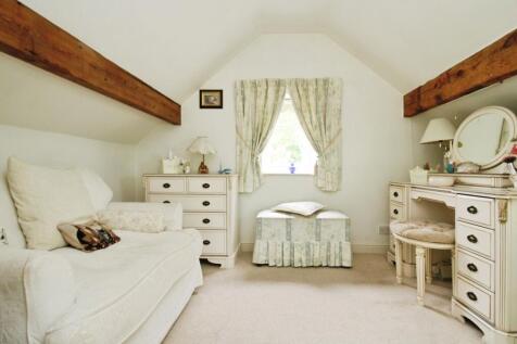 pbox-bedroom-325576.JPG