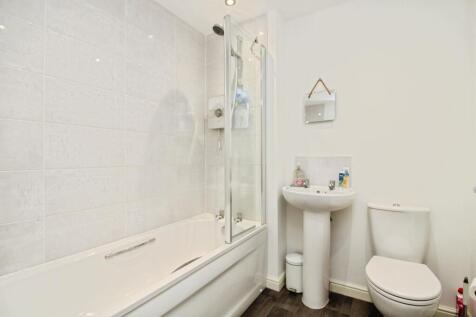 pbox-bathroom-329819.JPG