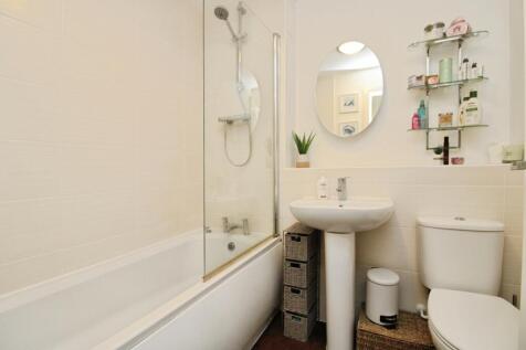 pbox-bathroom-332432.JPG