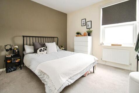 pbox-bedroom-338940.JPG