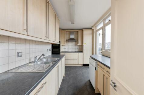 Flat 20 Fordie House Hi-7.jpg