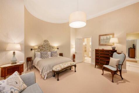 2 Lyall Street Hi-23.jpg