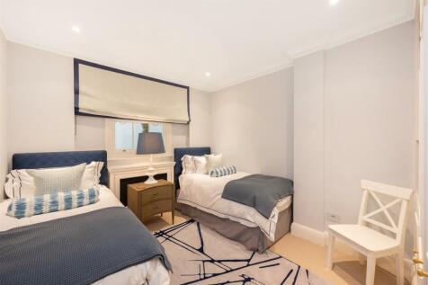 2 Lyall Street Hi-26.jpg