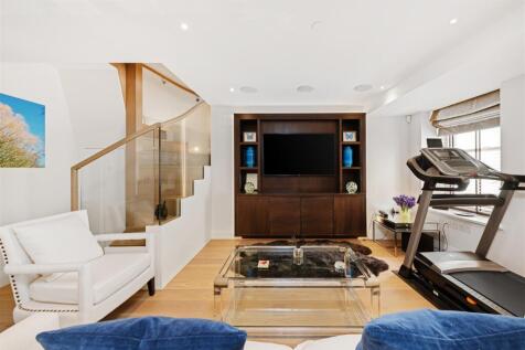 Flat 1, 22 Buckingham Gate Hi-2.jpg