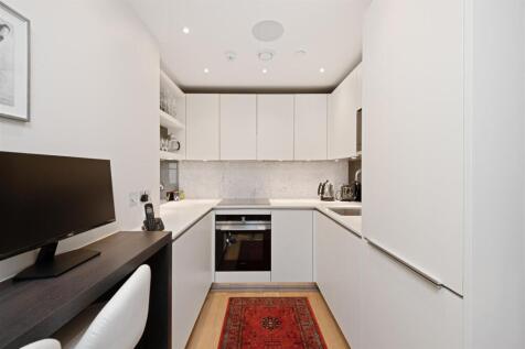 Flat 1, 22 Buckingham Gate Hi-7.jpg