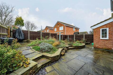 4 Calvert Close, Greens Norton