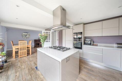 4 Calvert Close, Greens Norton