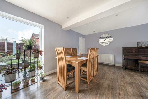 4 Calvert Close, Greens Norton
