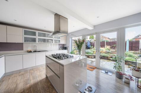 4 Calvert Close, Greens Norton